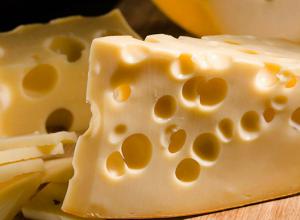 Твердый сыр (24 фото): название сортов и требования по госту, калорийность итальянских сычужных сыров разных марок, польза и вред продукта Как сыр действует на организм
